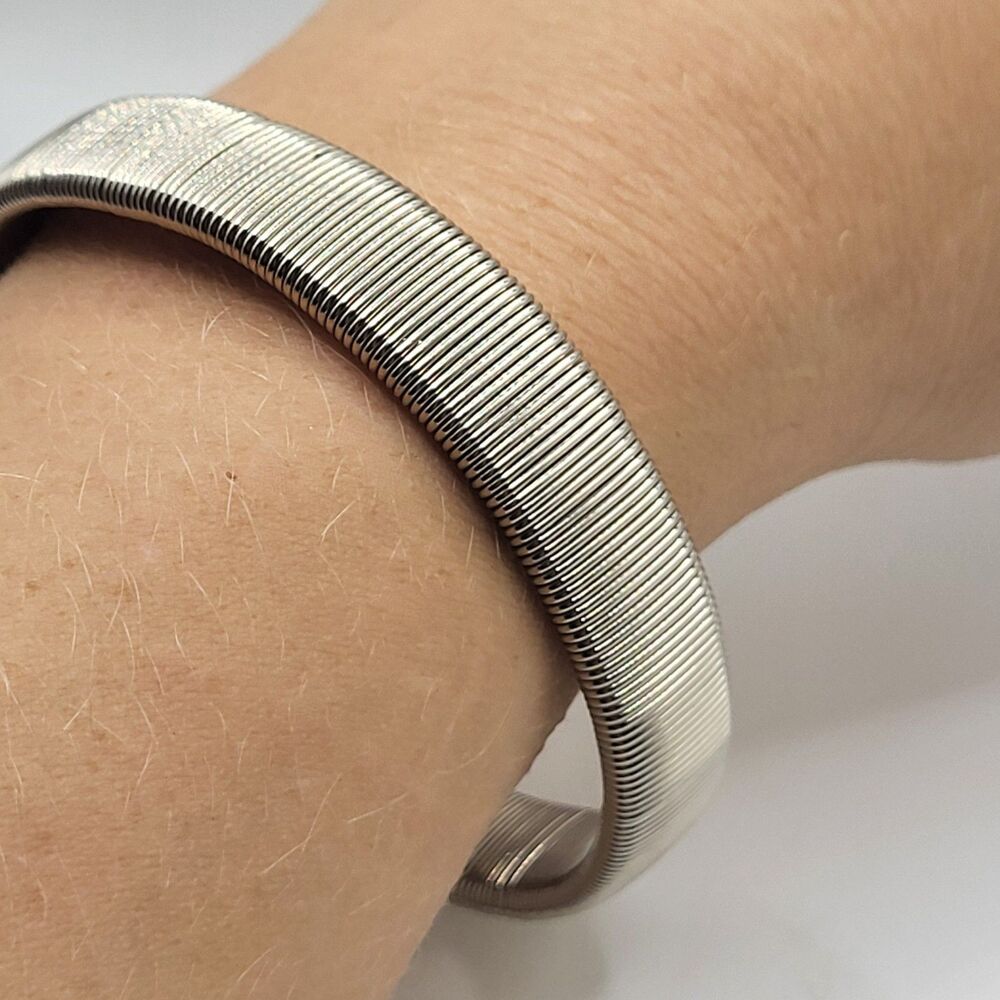 Vintage Metal Shirt Sleeve Holder Garter Stretch Armband Silver Tone Retro